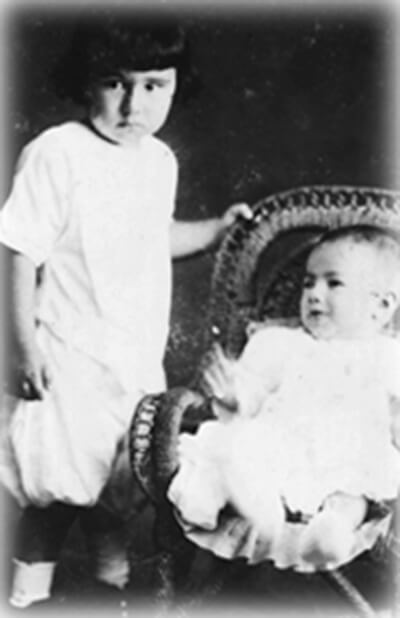 Interviewee Ernest Malterre and baby brother Leon, in Onomea, Hawai‘i, 1918. (Photo courtesy Ernest Malterre.)